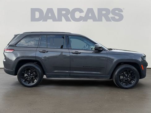 Used 2024 Jeep Grand Cherokee Altitude AWD/4WD image 8