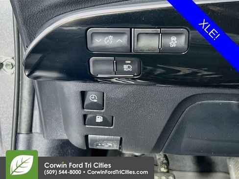 Used 2021 Toyota Prius Prime XLE FWD image 19