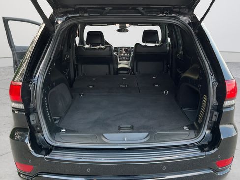 Used 2018 Jeep Grand Cherokee Altitude AWD/4WD image 40