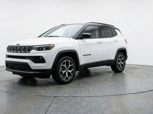 Used 2025 Jeep Compass Limited AWD/4WD image 3