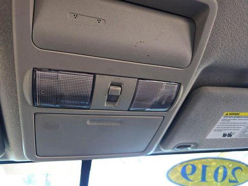 Used 2019 Nissan Frontier SV image 17