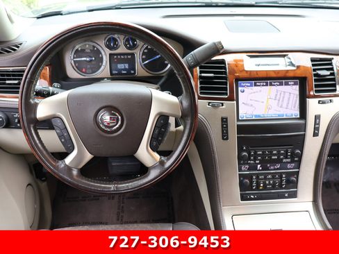Used 2013 Cadillac Escalade ESV Platinum RWD image 21