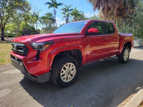 Used 2024 Toyota Tacoma SR5 image 3
