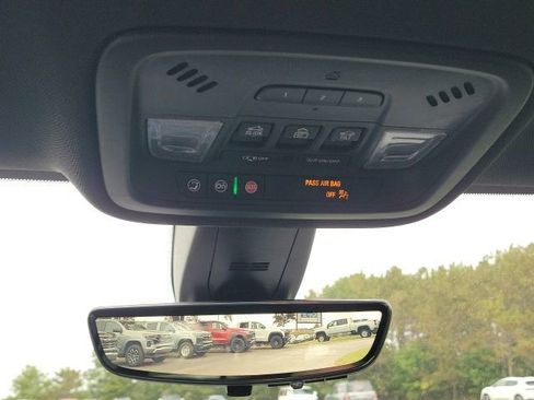 Used 2022 Chevrolet Traverse RS image 34