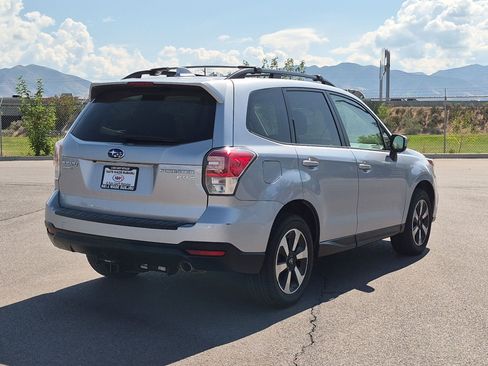 Used 2017 Subaru Forester 2.5i Premium AWD/4WD image 3
