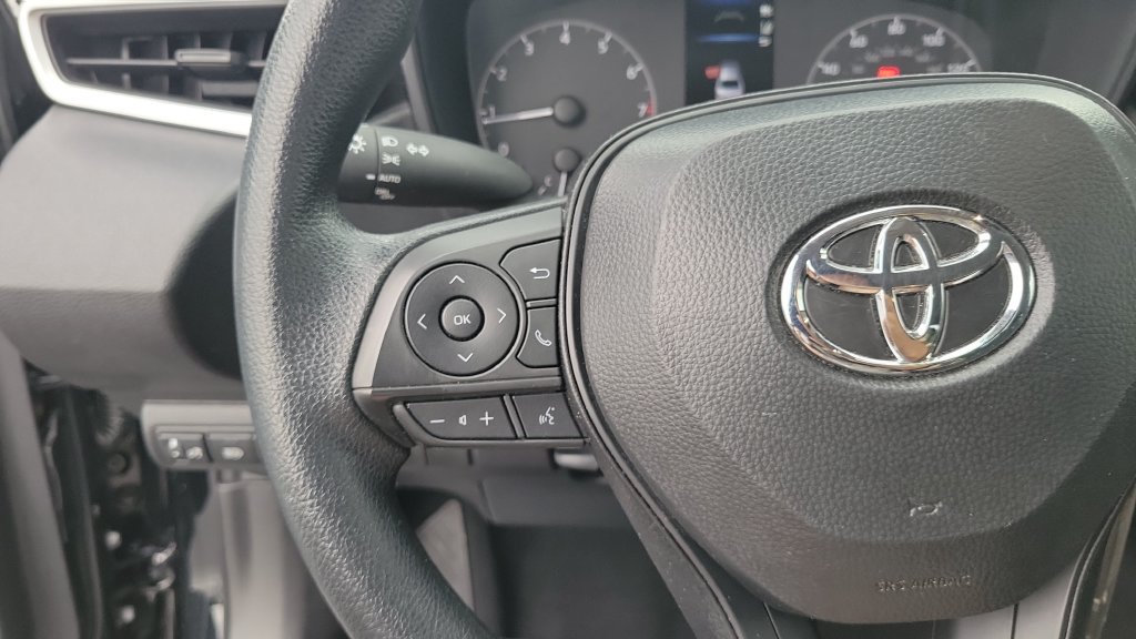 Used 2025 Toyota Corolla LE FWD image 18