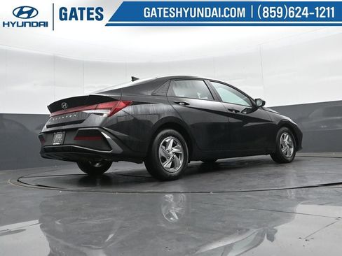 New 2026 Hyundai Elantra SE image 32