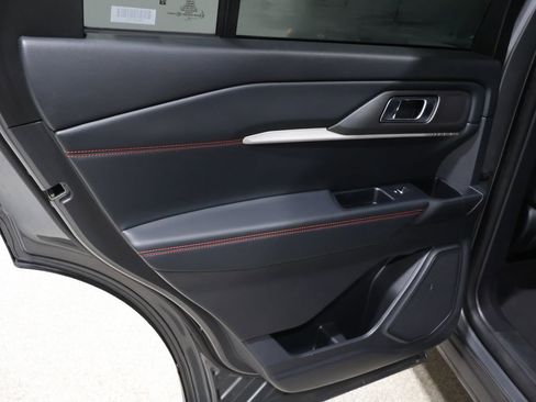 Used 2025 Ford Explorer ST-Line w/ ST-Line Street Pack image 18