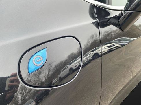 Used 2021 Chrysler Pacifica Touring-L image 11