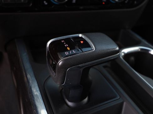 Used 2022 Chevrolet Silverado 1500 LTZ w/ LTZ Premium Package AWD/4WD image 15