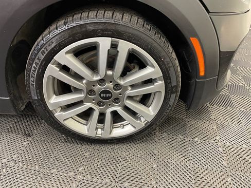 Used 2017 MINI Cooper 4-Door Hardtop image 18