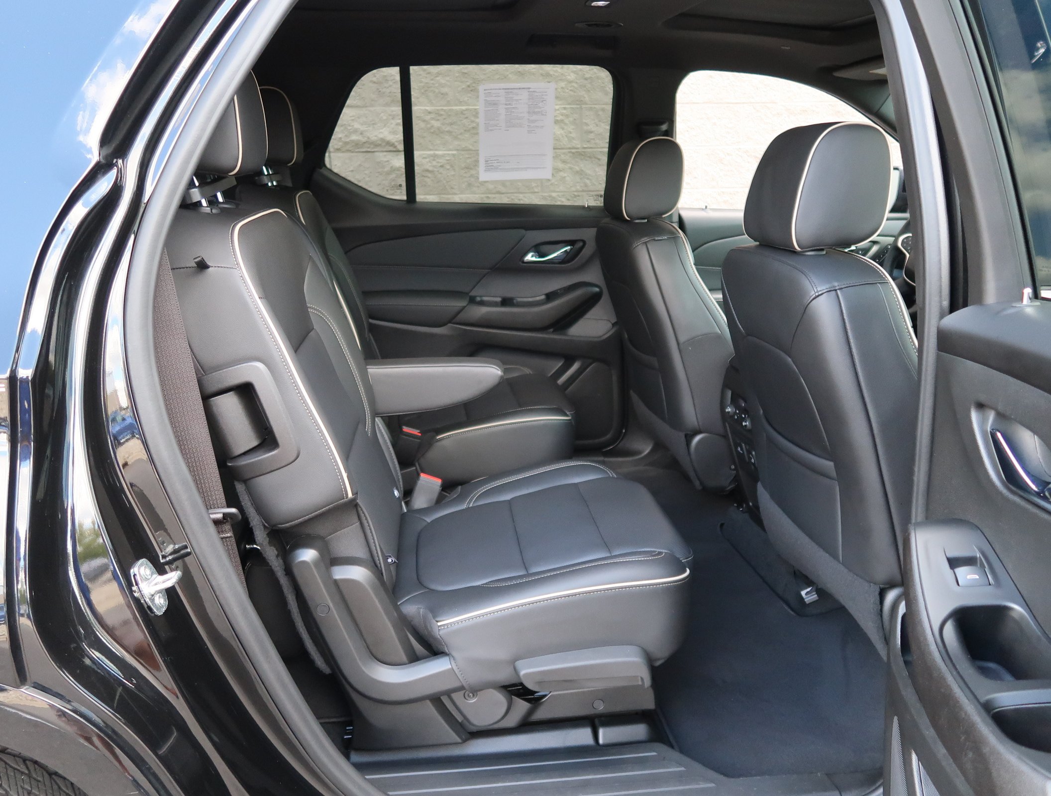 Used 2023 Chevrolet Traverse Premier w/ LPO, Cargo Package FWD image 39