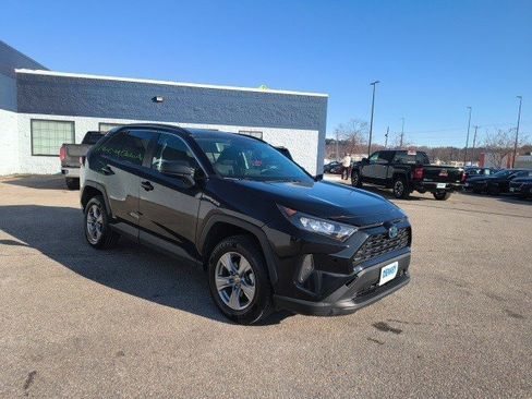 Used 2022 Toyota RAV4 LE image 7
