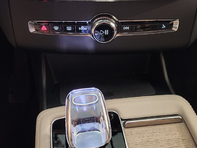 New 2026 Volvo XC90 T8 Plus w/ Protection Package Premier AWD/4WD image 19