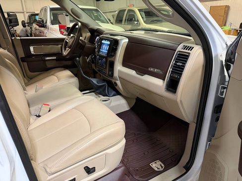 Used 2018 RAM 3500 Laramie RWD image 34