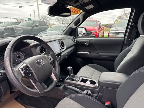 Used 2023 Toyota Tacoma TRD Off-Road w/ Advanced Technology Package AWD/4WD image 10