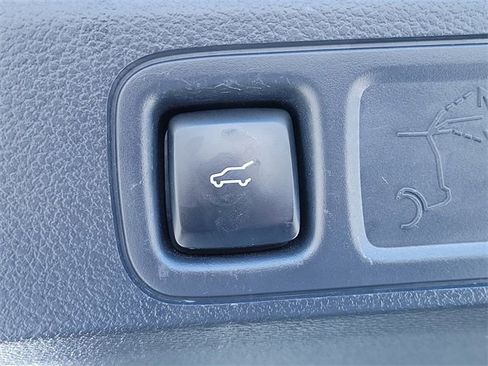 Used 2024 Ford Expedition Limited image 13