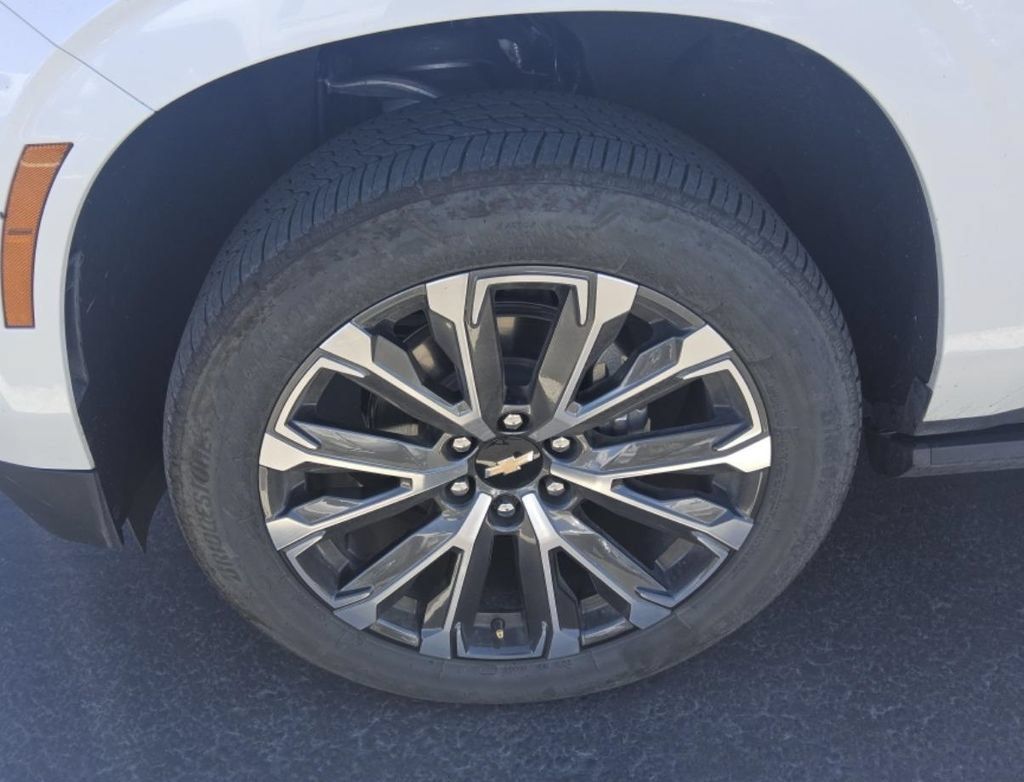 Used 2025 Chevrolet Tahoe High Country AWD/4WD image 2
