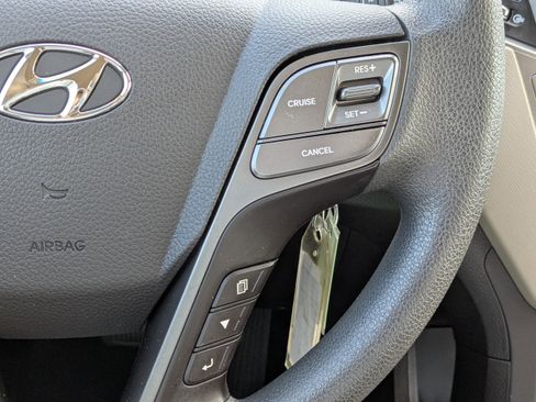 Used 2018 Hyundai Santa Fe SE image 31