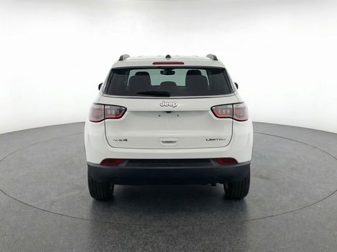 Used 2025 Jeep Compass Latitude AWD/4WD image 7