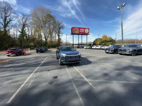 Used 2025 Chevrolet Equinox LT image 15