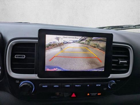 Used 2022 Hyundai Venue SEL image 14
