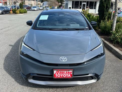 Used 2024 Toyota Prius XLE image 5