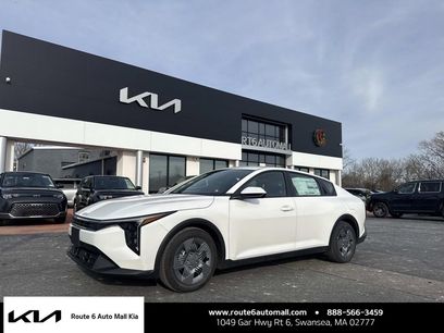 New 2025 Kia K4 LX