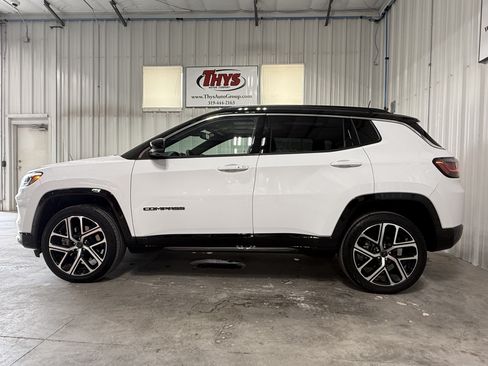 Used 2025 Jeep Compass Limited w/ Elite Group AWD/4WD image 15