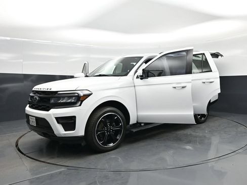 Used 2023 Ford Expedition Limited AWD/4WD image 28