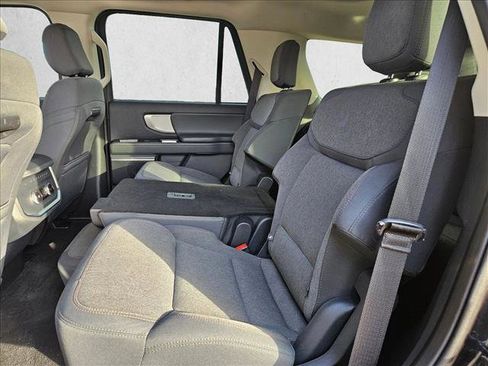 Used 2025 Ford Expedition Active image 17