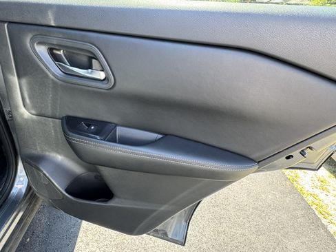 Used 2024 Nissan Rogue SV AWD/4WD image 15