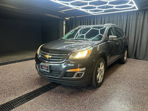 Used 2016 Chevrolet Traverse LT w/ Style and Technology Package FWD image 3