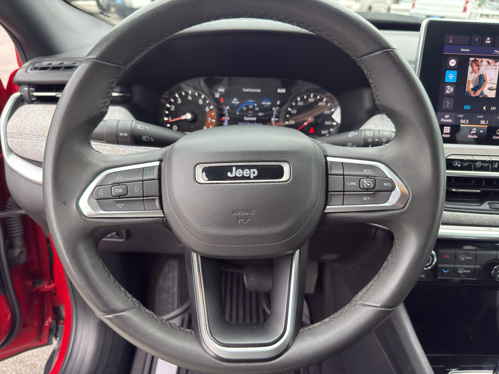 Used 2024 Jeep Compass Latitude AWD/4WD image 16