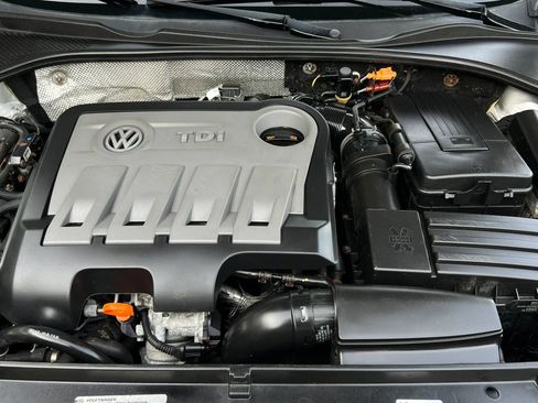 Used 2012 Volkswagen Passat TDI SE FWD image 9