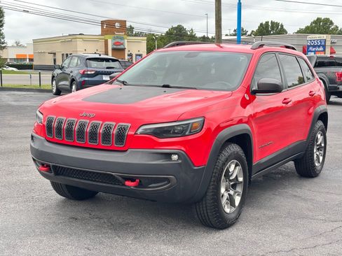 Used 2019 Jeep Cherokee Trailhawk w/ Cold Weather Group AWD/4WD image 2
