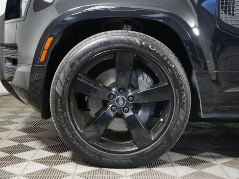 Used 2025 Land Rover Defender 130 X-Dynamic SE image 38