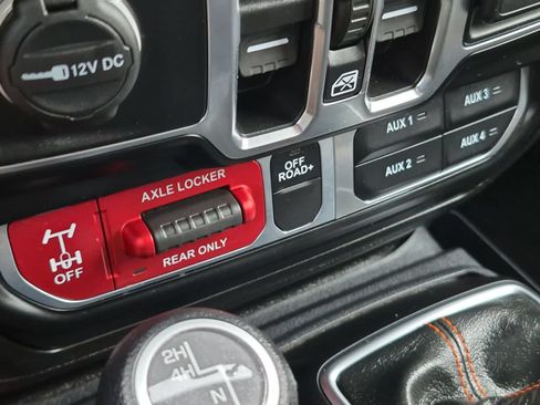 Used 2022 Jeep Gladiator Mojave w/ Cold Weather Group AWD/4WD image 30