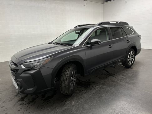 Certified 2025 Subaru Outback Limited image 4