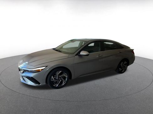 Used 2025 Hyundai Elantra SEL image 8