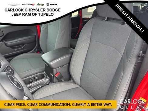 Used 2025 Jeep Wrangler Sport image 29