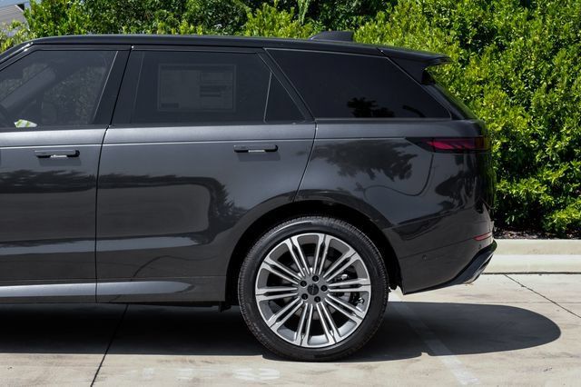 New 2026 Land Rover Range Rover Sport Dynamic SE AWD/4WD image 13