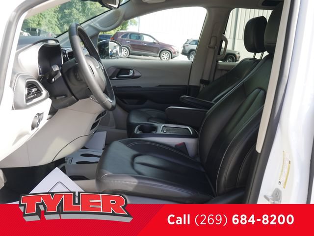Used 2024 Chrysler Pacifica Limited FWD image 36