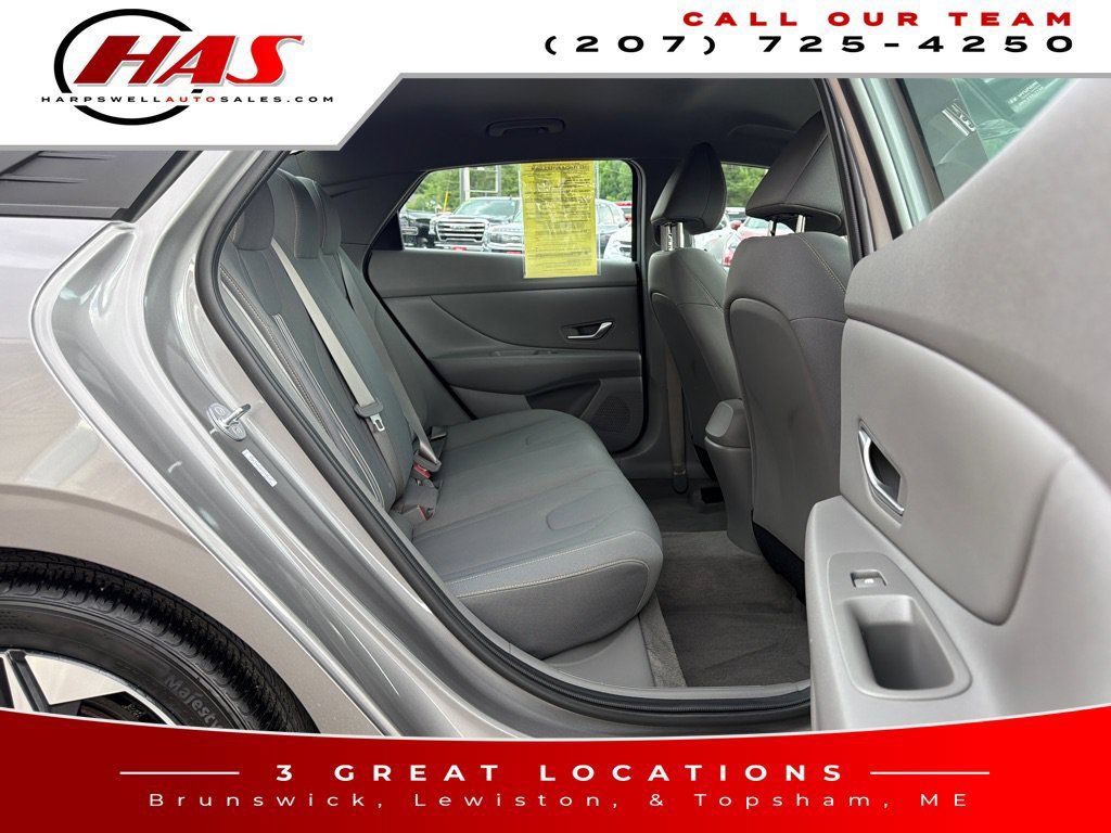 Used 2023 Hyundai Elantra SEL w/ Convenience Package FWD image 10
