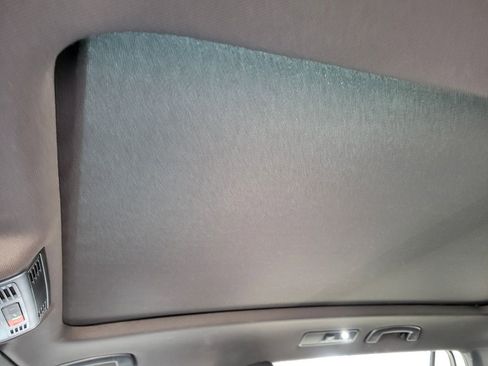 Used 2021 Volkswagen Tiguan SE R-Line image 17