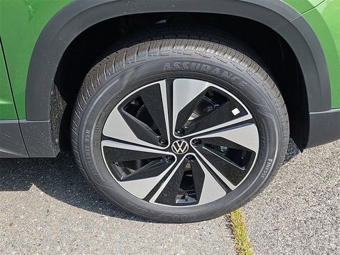 New 2025 Volkswagen Taos SE image 3