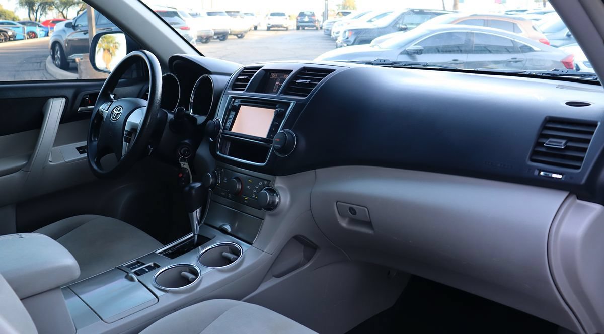 Used 2013 Toyota Highlander Plus FWD image 36