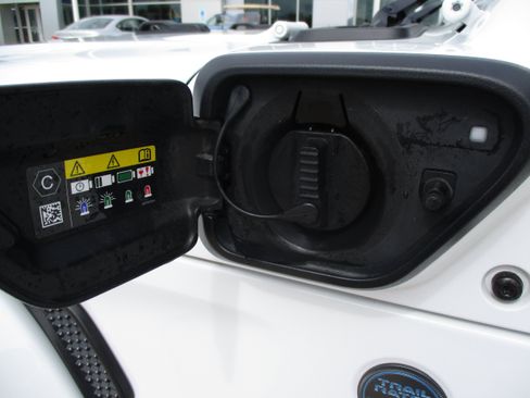Used 2025 Jeep Wrangler Unlimited Sahara AWD/4WD image 11