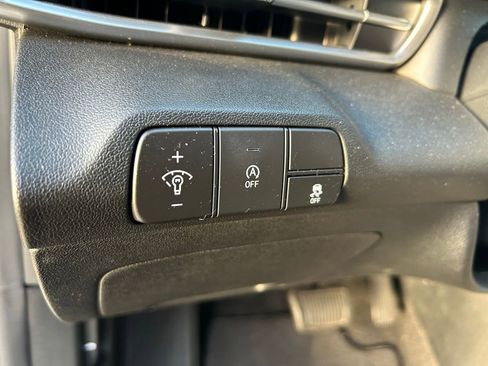 Used 2025 Hyundai Elantra SE FWD image 18