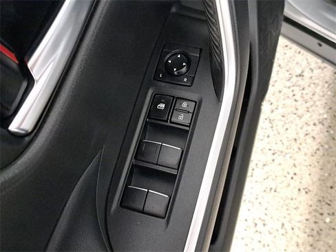 Used 2021 Toyota RAV4 XLE Premium image 23